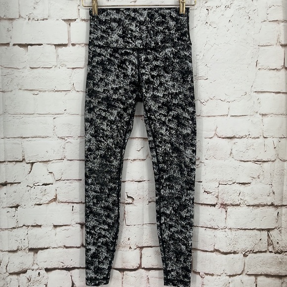 lululemon athletica “Wunder Under” High-Rise Tight 28”, Size 6 - Picture 7 of 11